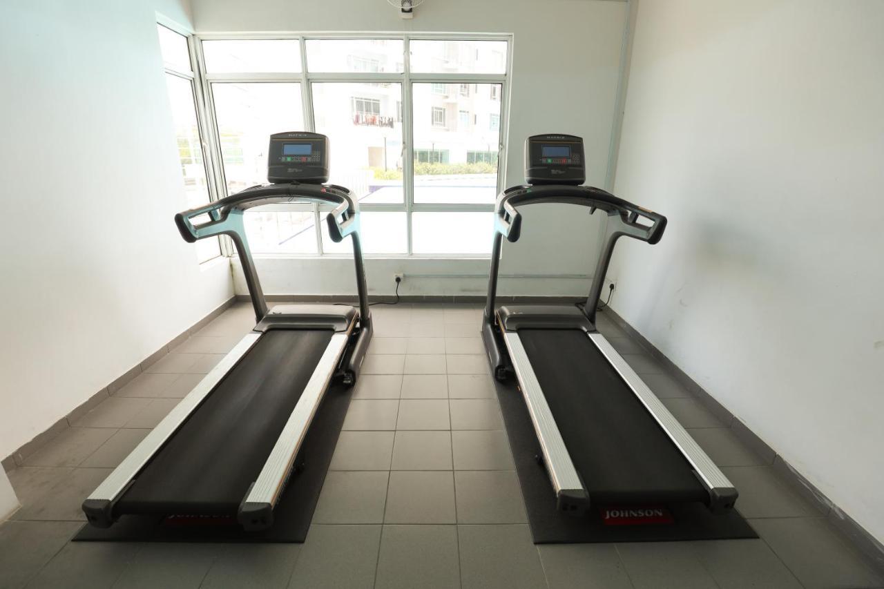 Cozy 3-Bedroom Condo With Pool - Seri Kembangan Exteriör bild